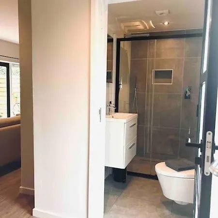 Apartment The Bank'S Lodge: Moderne Studio Met Privacy *