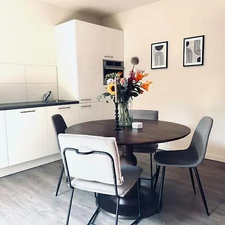 Apartment The Bank'S Lodge: Moderne Studio Met Privacy Limmen